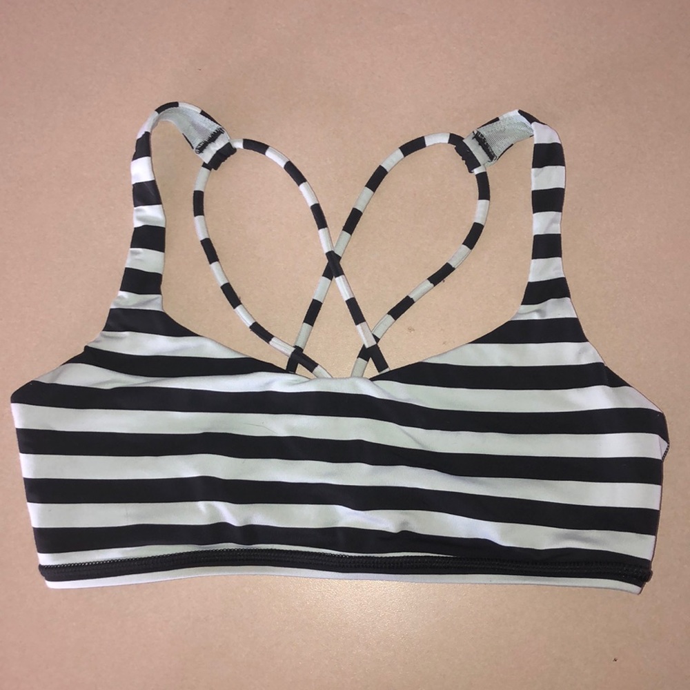Lululemon free to be sports bra